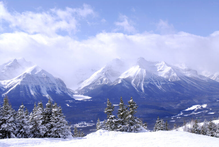 Read more about the article A Information to Visiting Banff Nationwide Park in Winter