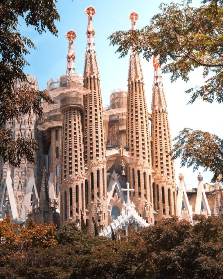 Read more about the article A Information to Visiting Sagrada Familia in Barcelona