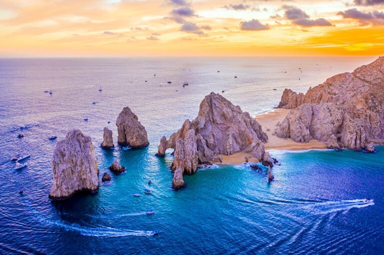 Read more about the article The perfect issues to do in Los Cabos by land and by sea