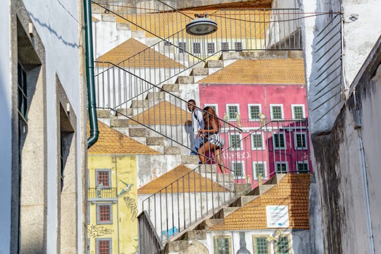 Read more about the article 10 of the very best free issues to do in Porto: seaside strolls, road artwork and sunsets