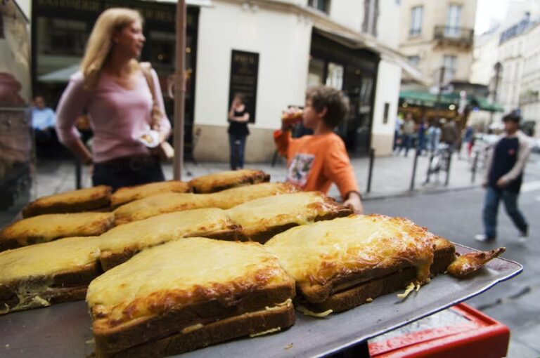 Read more about the article I've authored greater than 50 Lonely Planet guidebooks: my prime recs for the perfect road meals in Paris for 2022