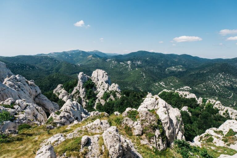 Read more about the article The 5 greatest hikes in Croatia function rugged mountains, untouched wilderness, and dazzling crystalline lakes