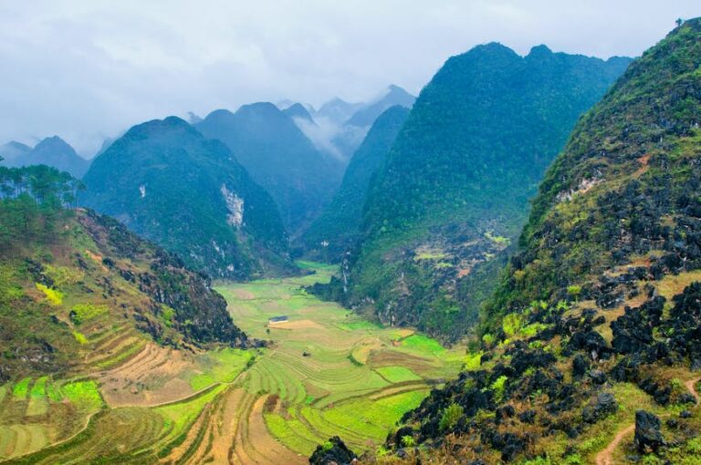 Read more about the article The 7 finest highway journeys in Vietnam weave previous mountains, jungles and seashores
