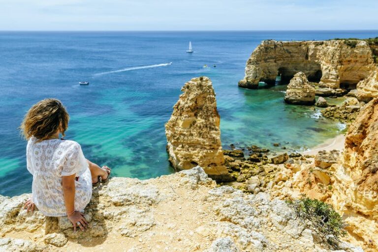 Read more about the article The perfect time to go to the Algarve, Portugal's golden coast