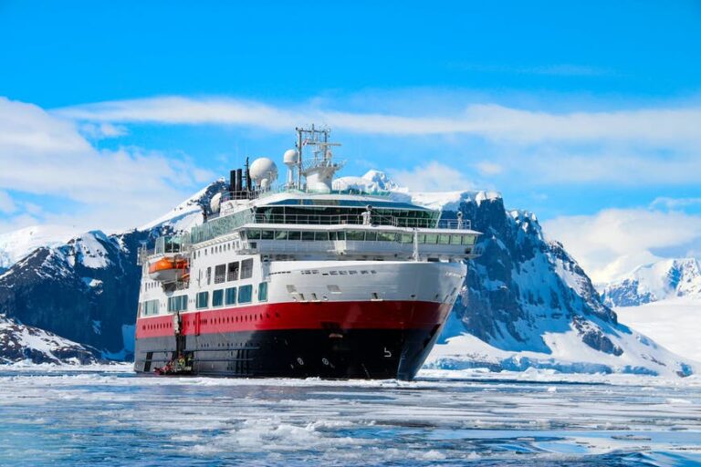 Read more about the article How you can plan an epic journey to Antarctica, from reserving the ship to selecting one of the best itinerary