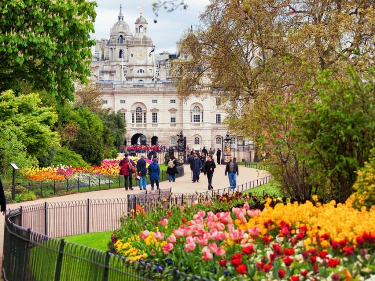 Read more about the article London's 10 greatest parks: from attractive rose gardens to one of the best wild swimming spots