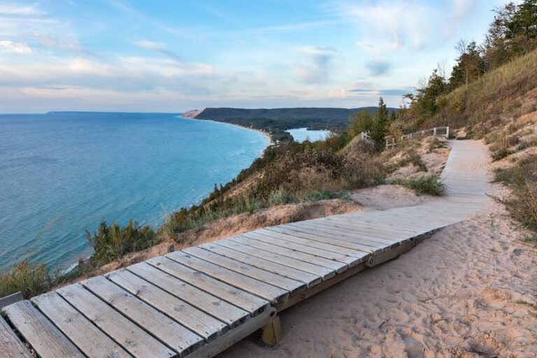 Read more about the article 9 of the perfect scenic hikes in Michigan