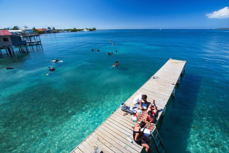 Read more about the article Honduras on a funds – find out how to see the seashores, reefs and ruins for much less