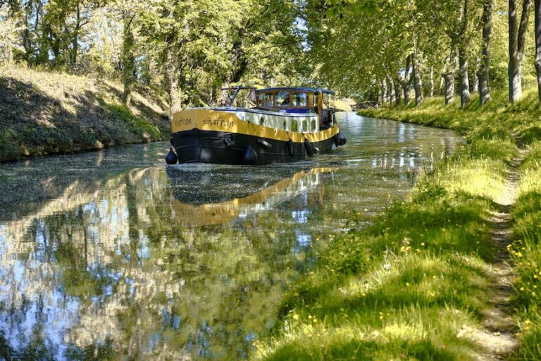 Read more about the article Find out how to journey France by canal (with out going overboard)