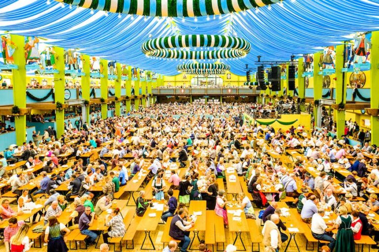 Read more about the article Oktoberfest lastly returns this 12 months: a first-timers' information to all merry mayhem