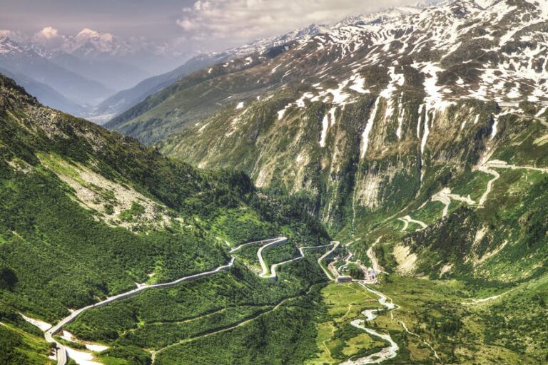Read more about the article The 7 most scenic highway journeys in Switzerland