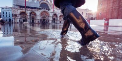 Methods to get round Venice by foot, gondola or vaporetto