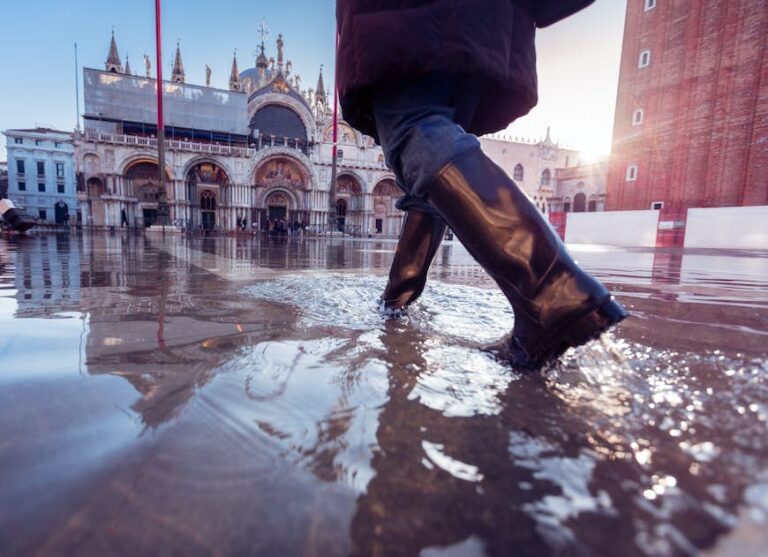 Read more about the article Methods to get round Venice by foot, gondola or vaporetto