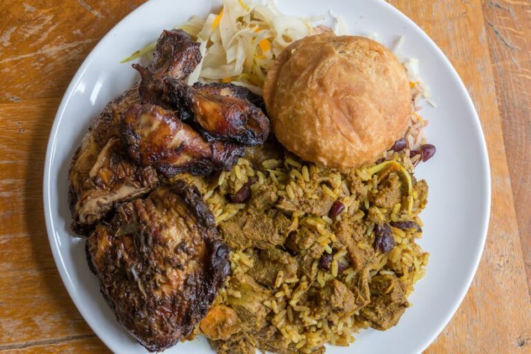 Read more about the article What to eat and drink in Jamaica