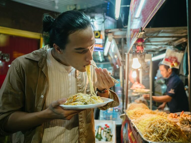 Read more about the article What to eat and drink in Thailand